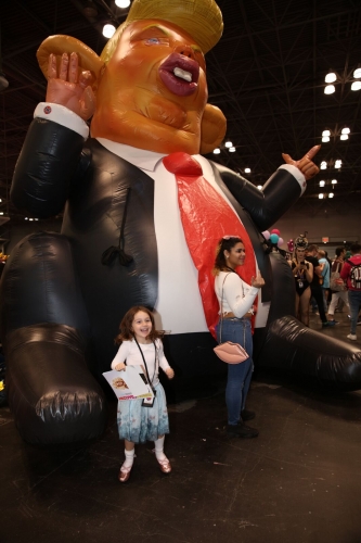 Fans-pose-with-Trump-Rat-at-RuPauls-DragCon-NYC-2-333x500.jpg
